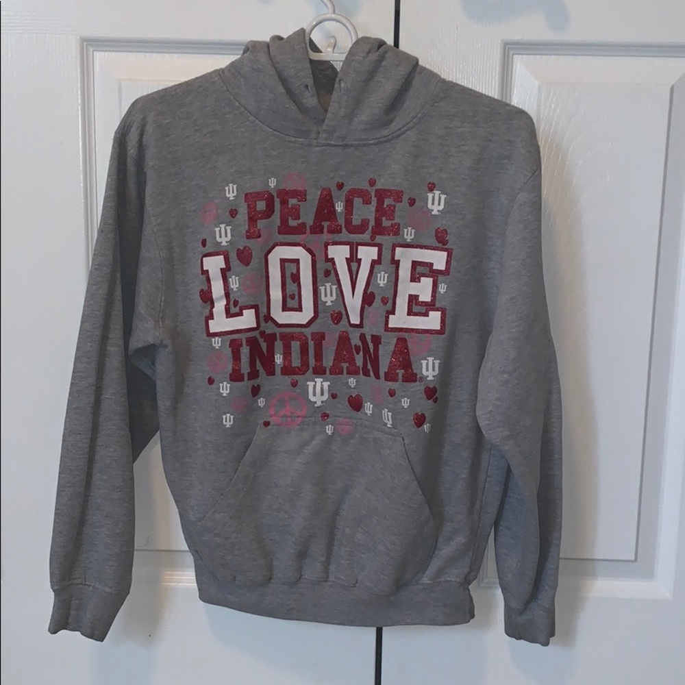 Grey sweatshirt